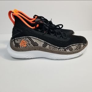 Under Armour Size 7 Youth = Size 8.5 Women Curry 8 Flow Strike Shoe 3024430-005